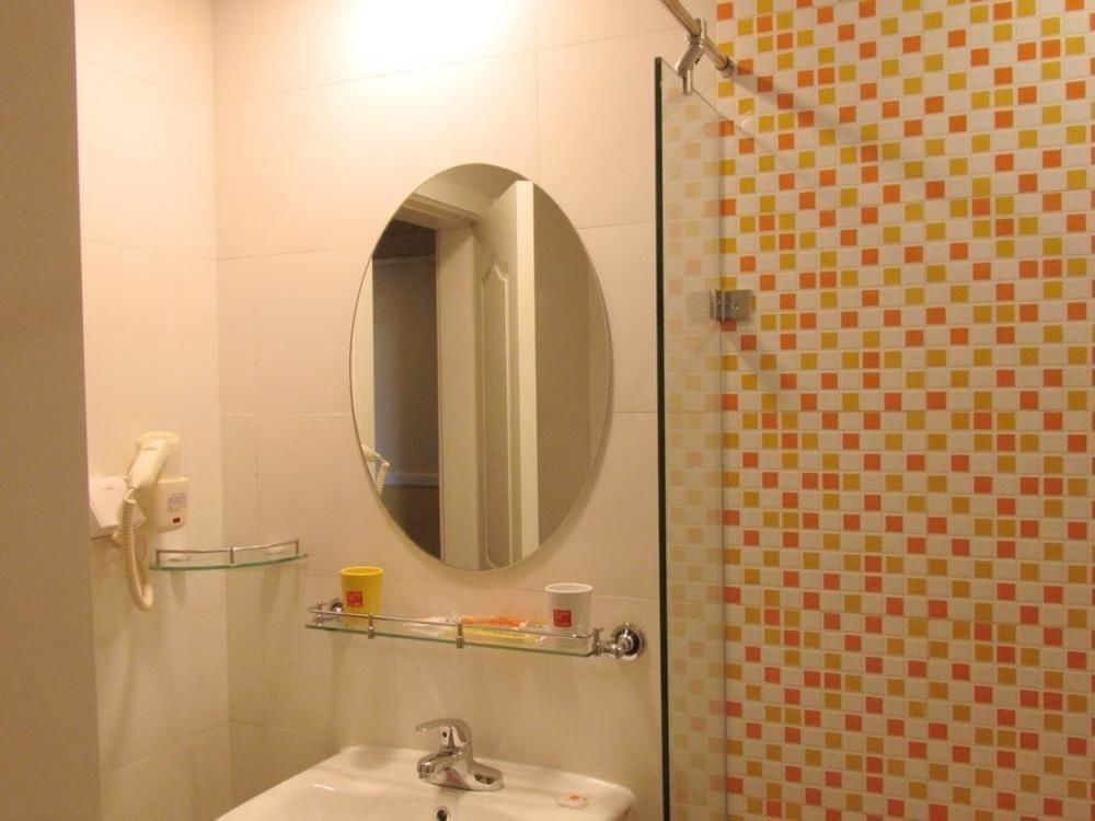 Khách sạn Home Inn Shanghai Pudong Xiasha Hunan Road 2*